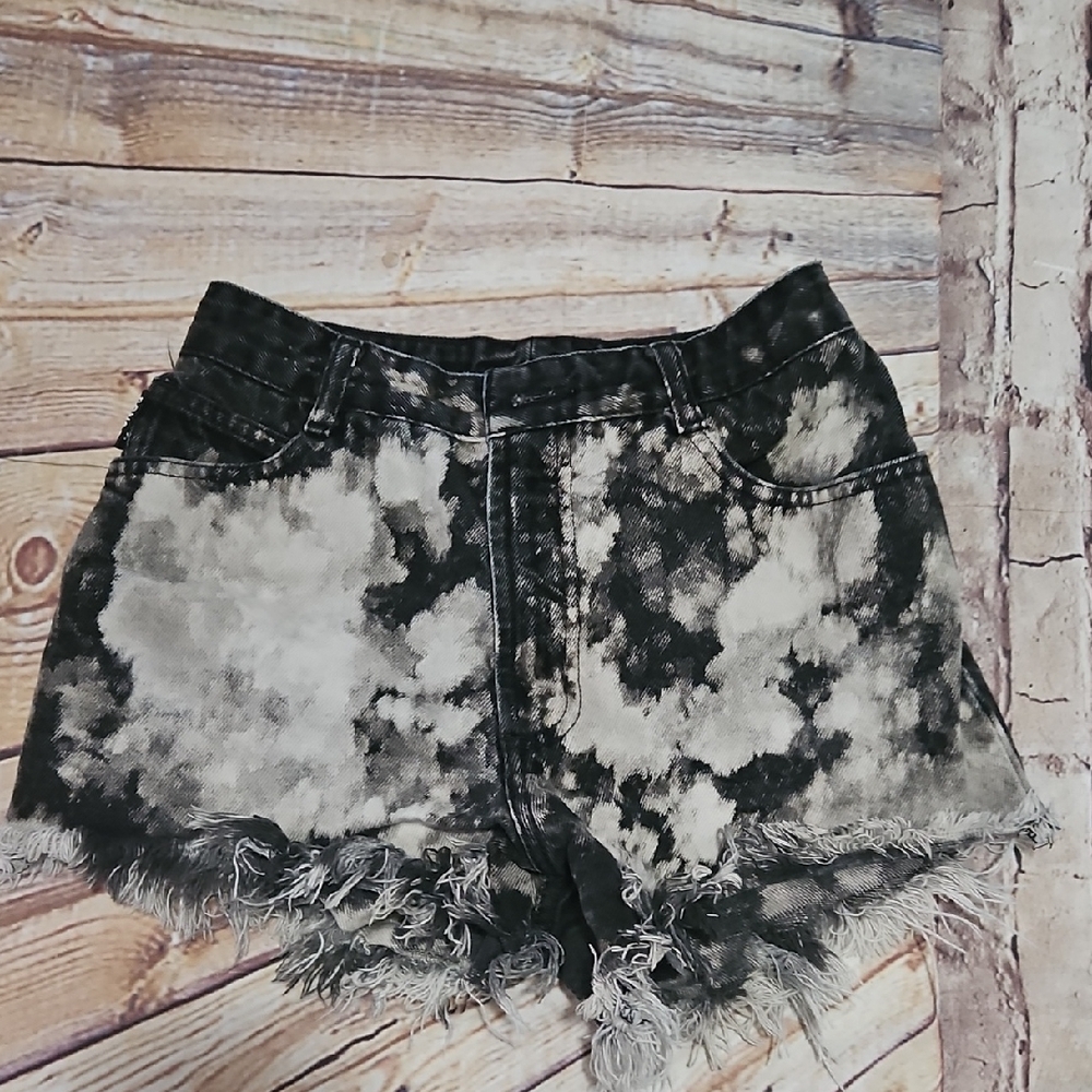 BONGO Black & White Tie-Dye Distressed Jean Shorts